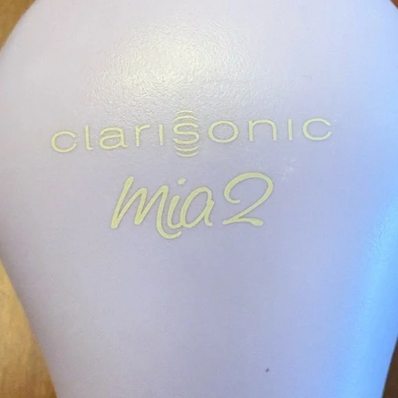 NIB Clarasonic Mia 2 With Extra Brush Heads and Cleansers - Picture 9 of 12